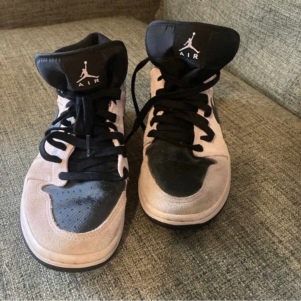 Women’s Air Jordan 1 Mid Iridescent Powder Pink & Black Sneakers size 9